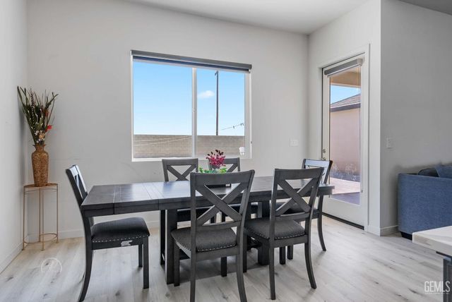 1215 Brookline Lane, Bakersfield, CA 93314