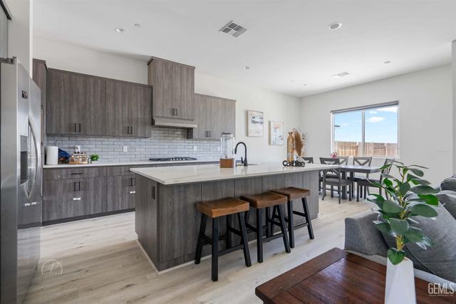 1215 Brookline Lane, Bakersfield, CA 93314