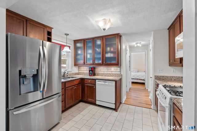 25 Lewis Lane, West Hartford, CT 06110