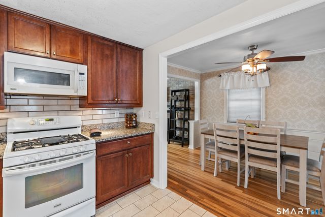 25 Lewis Lane, West Hartford, CT 06110