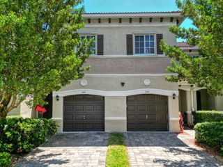 374 SE 1st Dr 374, Deerfield Beach, FL 33441