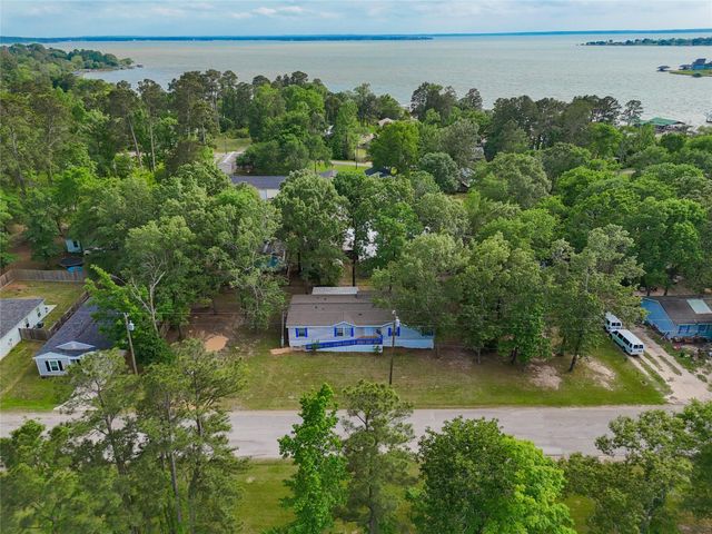 651 Cedar Point Drive, Livingston, TX 77351