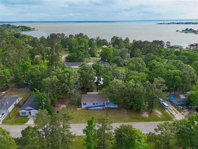651 Cedar Point Drive, Livingston, TX 77351