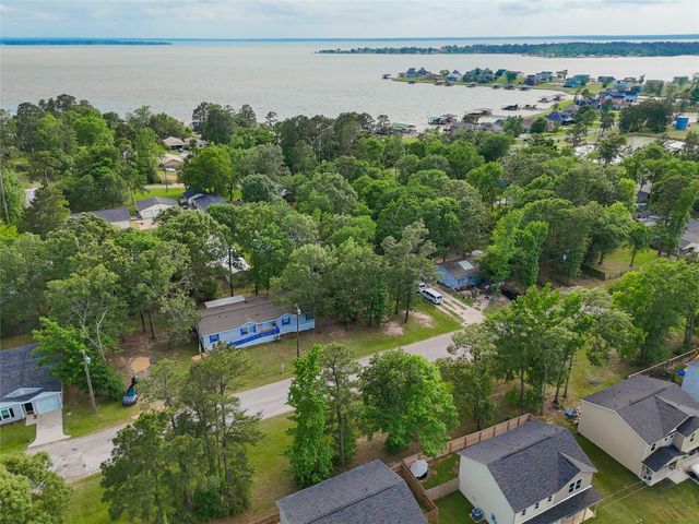 651 Cedar Point Drive, Livingston, TX 77351