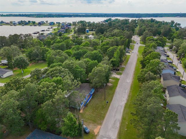 651 Cedar Point Drive, Livingston, TX 77351