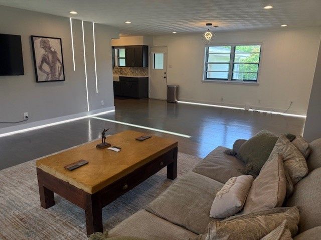 436 Degan Avenue, Lewisville, TX 75057