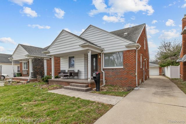 15551 Warwick Avenue, Allen Park, MI 48101