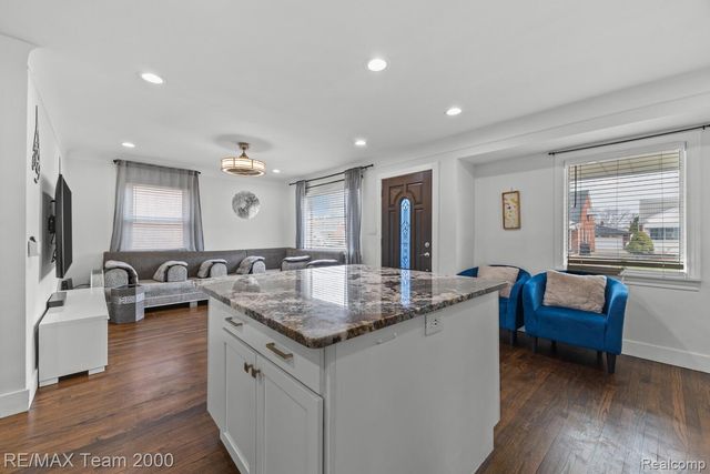 15551 Warwick Avenue, Allen Park, MI 48101