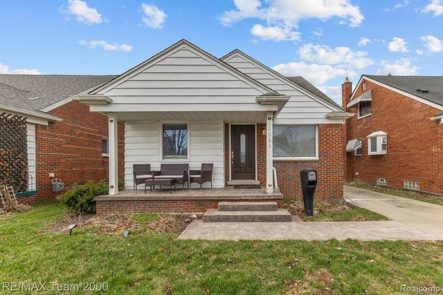 15551 Warwick Avenue, Allen Park, MI 48101