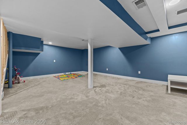 15551 Warwick Avenue, Allen Park, MI 48101