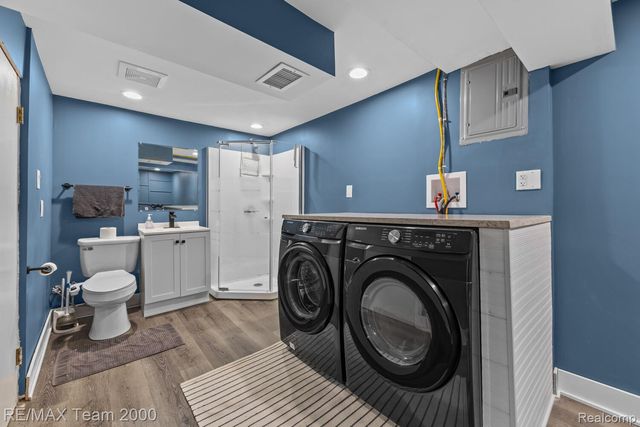 15551 Warwick Avenue, Allen Park, MI 48101