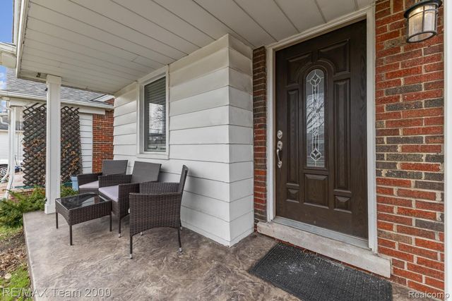 15551 Warwick Avenue, Allen Park, MI 48101