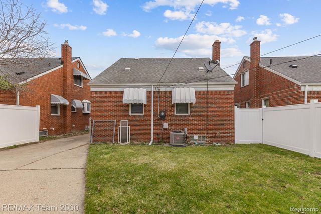 15551 Warwick Avenue, Allen Park, MI 48101