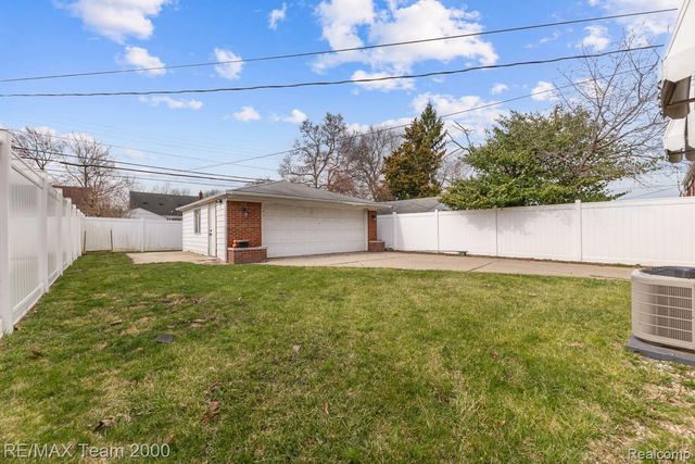 15551 Warwick Avenue, Allen Park, MI 48101