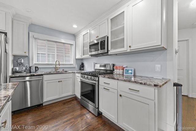 15551 Warwick Avenue, Allen Park, MI 48101