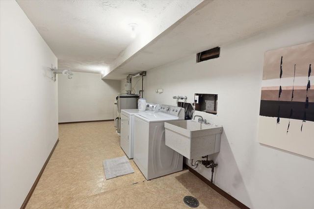 1412 W Crestwood Ct, Spokane, WA 99218