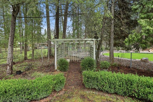 1412 W Crestwood Ct, Spokane, WA 99218