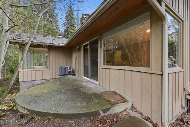 1412 W Crestwood Ct, Spokane, WA 99218