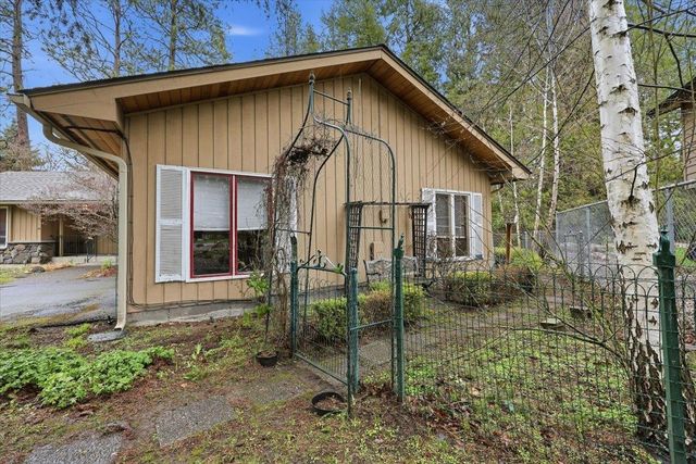 1412 W Crestwood Ct, Spokane, WA 99218