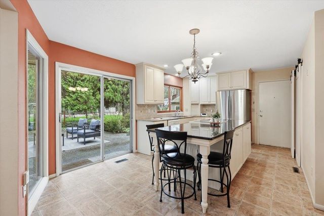 1412 W Crestwood Ct, Spokane, WA 99218