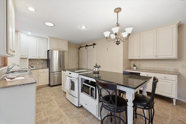 1412 W Crestwood Ct, Spokane, WA 99218