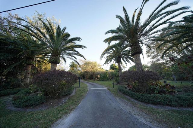 4000 NW 74th Street, Coconut Creek, FL 33073