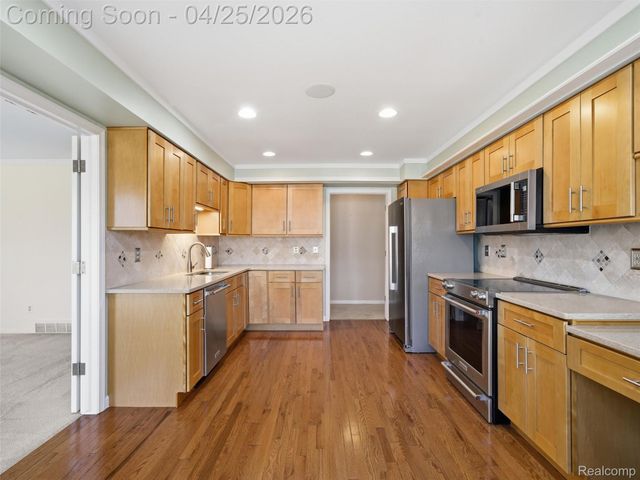 118 Windwood Pointe, St. Clair Shores, MI 48080