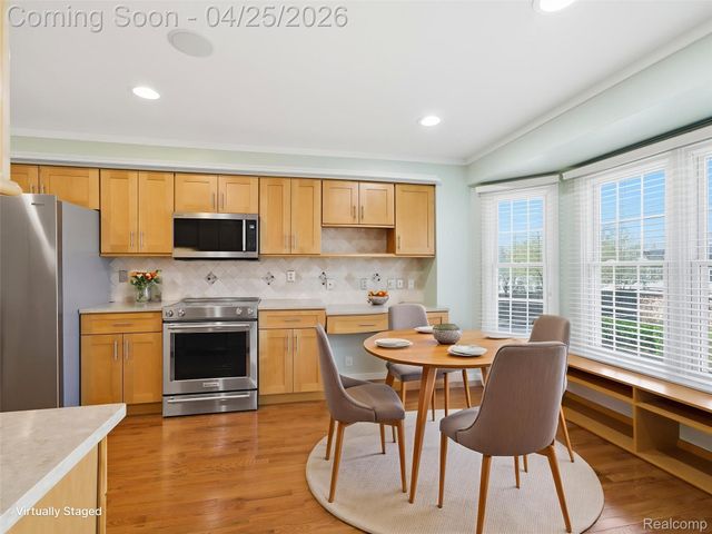 118 Windwood Pointe, St. Clair Shores, MI 48080