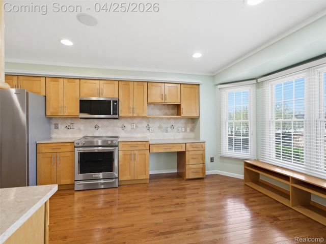 118 Windwood Pointe, St. Clair Shores, MI 48080