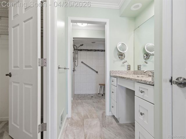 118 Windwood Pointe, St. Clair Shores, MI 48080