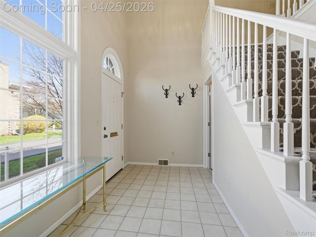 118 Windwood Pointe, St. Clair Shores, MI 48080