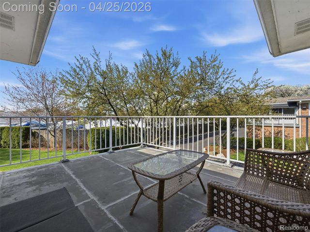 118 Windwood Pointe, St. Clair Shores, MI 48080