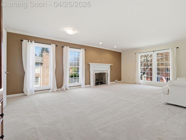 118 Windwood Pointe, St. Clair Shores, MI 48080