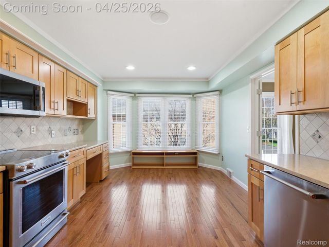 118 Windwood Pointe, St. Clair Shores, MI 48080