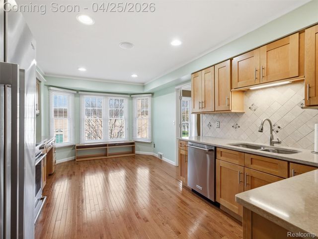 118 Windwood Pointe, St. Clair Shores, MI 48080