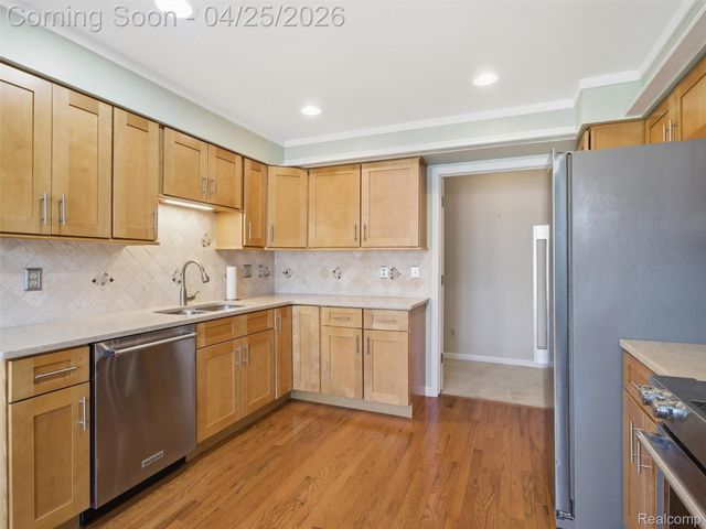 118 Windwood Pointe, St. Clair Shores, MI 48080