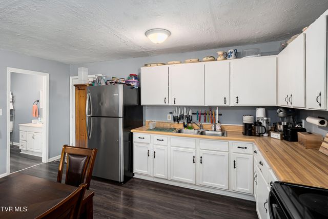 304 East Chestnut Street, Johnson City, TN 37601