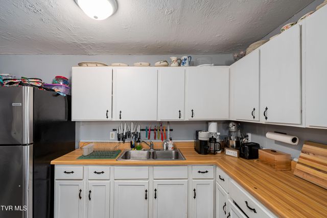 304 East Chestnut Street, Johnson City, TN 37601