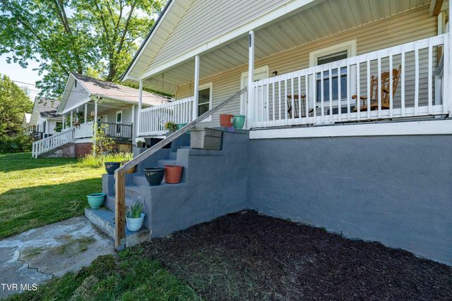 304 East Chestnut Street, Johnson City, TN 37601