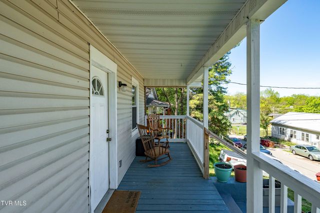 304 East Chestnut Street, Johnson City, TN 37601