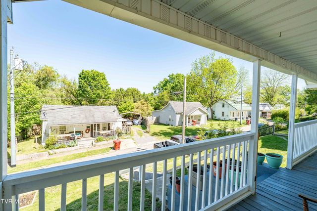 304 East Chestnut Street, Johnson City, TN 37601