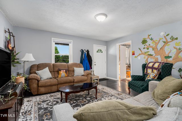 304 East Chestnut Street, Johnson City, TN 37601