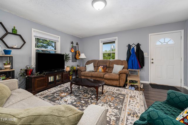 304 East Chestnut Street, Johnson City, TN 37601