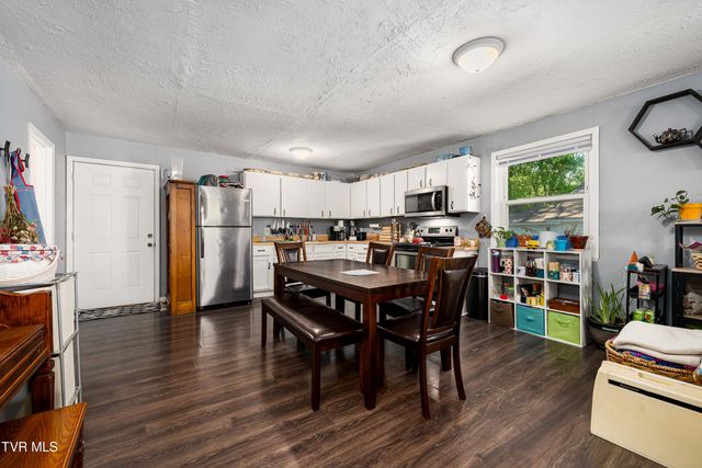 304 East Chestnut Street, Johnson City, TN 37601