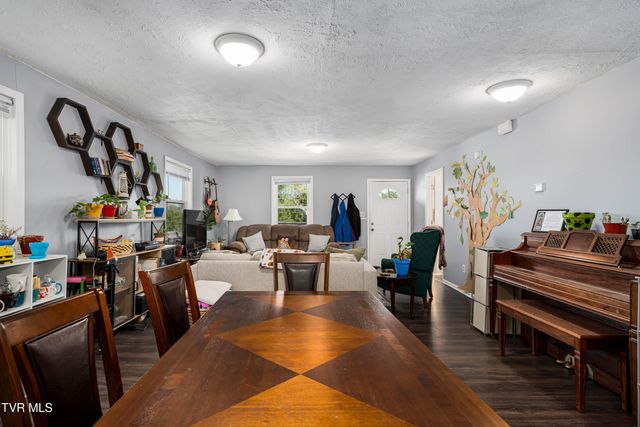 304 East Chestnut Street, Johnson City, TN 37601