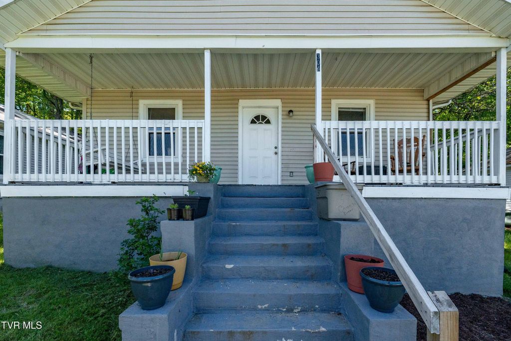 304 East Chestnut Street, Johnson City, TN 37601