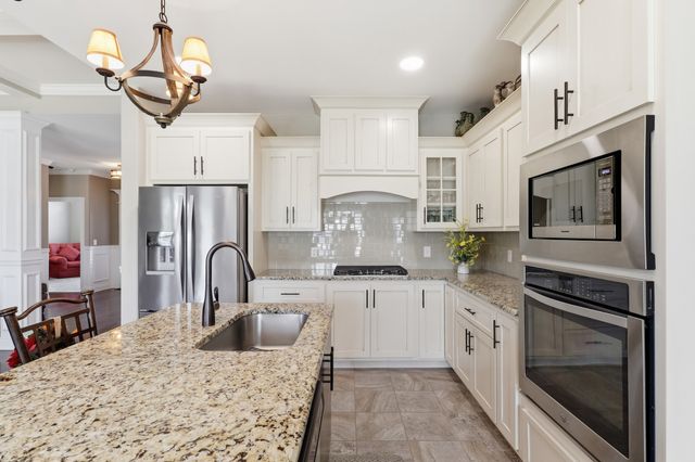 2328 Lionheart Dr, Murfreesboro, TN 37130