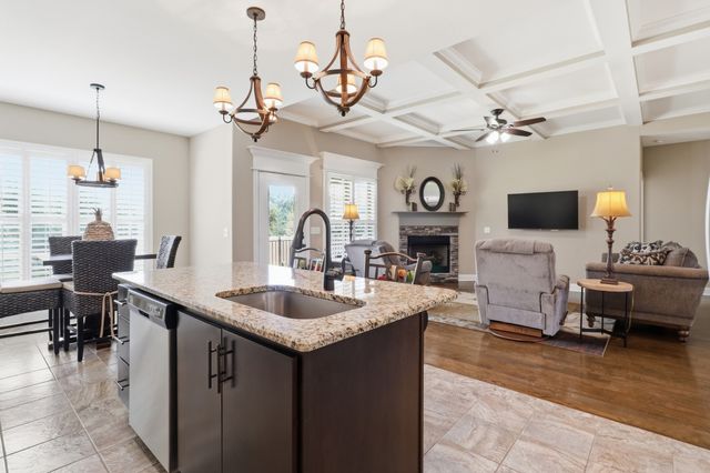 2328 Lionheart Dr, Murfreesboro, TN 37130