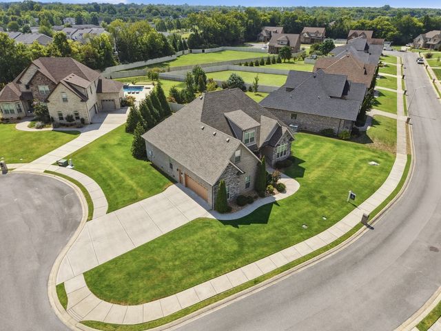 2328 Lionheart Dr, Murfreesboro, TN 37130