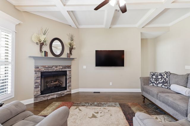 2328 Lionheart Dr, Murfreesboro, TN 37130